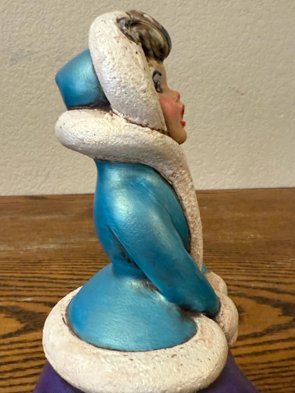 Vintage Atlantic Mold "Windswept Girl" Ceramic Caroler – Hand-Painted VTG WHIMSY - Picture 11 of 16
